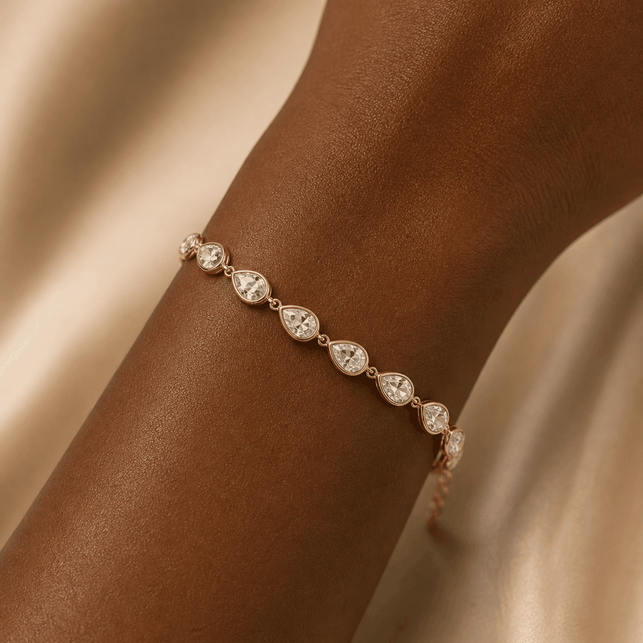 The Phoebe Bracelet – 18k Gold Plated – Clear