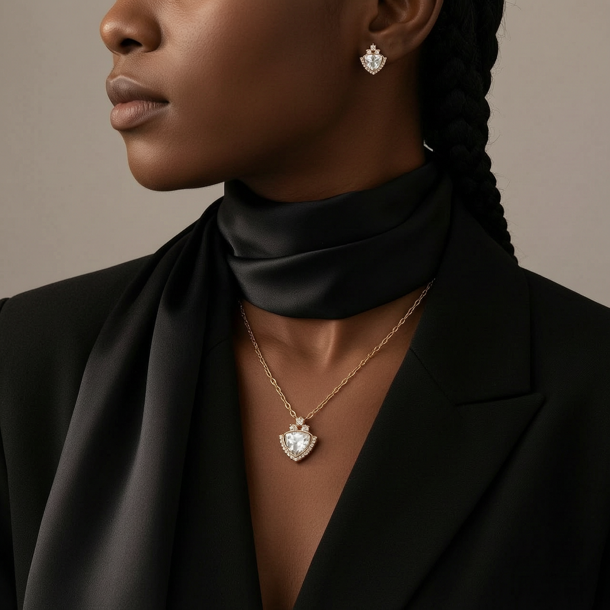 The Lyra Jewellery Set – 18k Gold Plated – Triangle Pendant