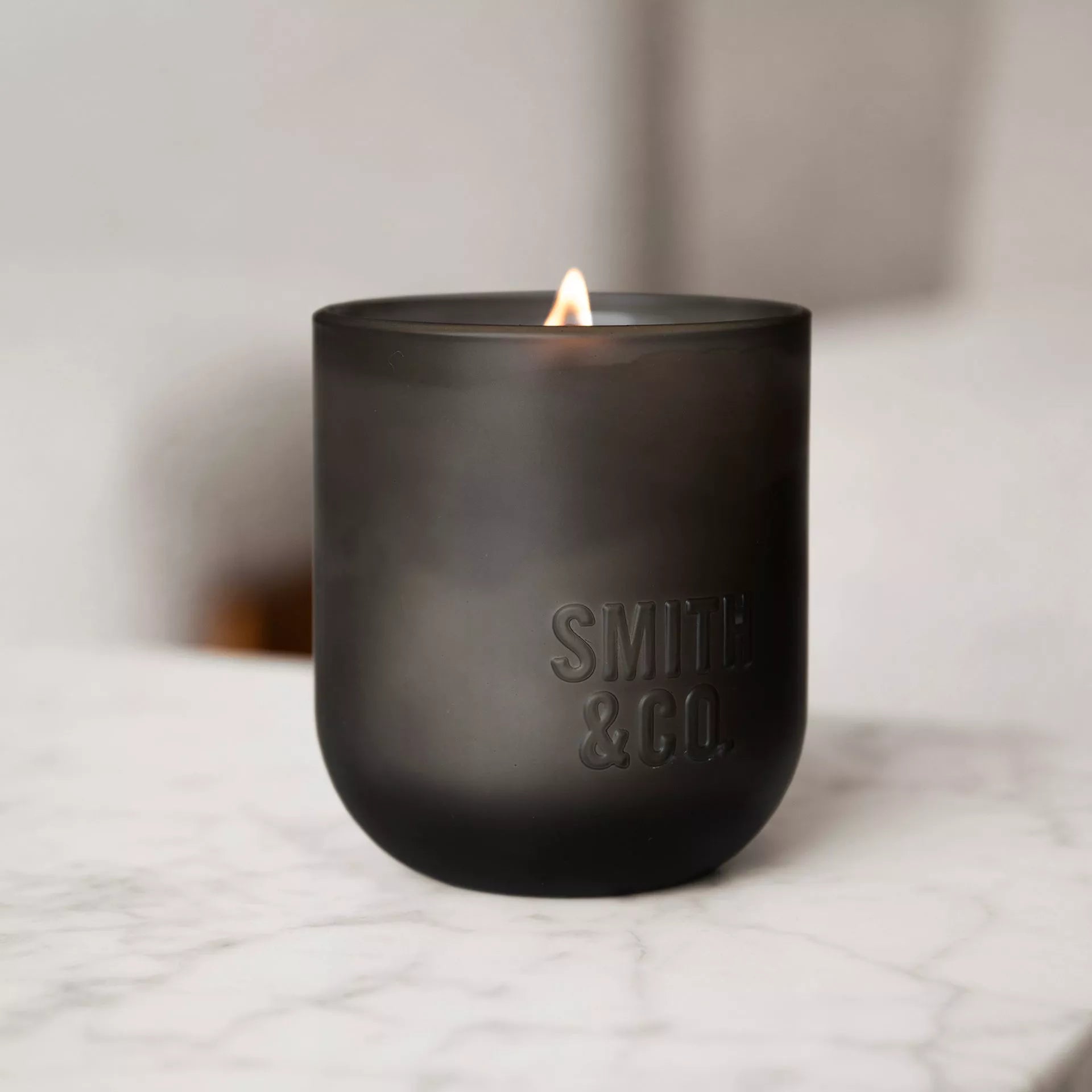 Smith & Co 250g Candle – Tabac & Cedarwood