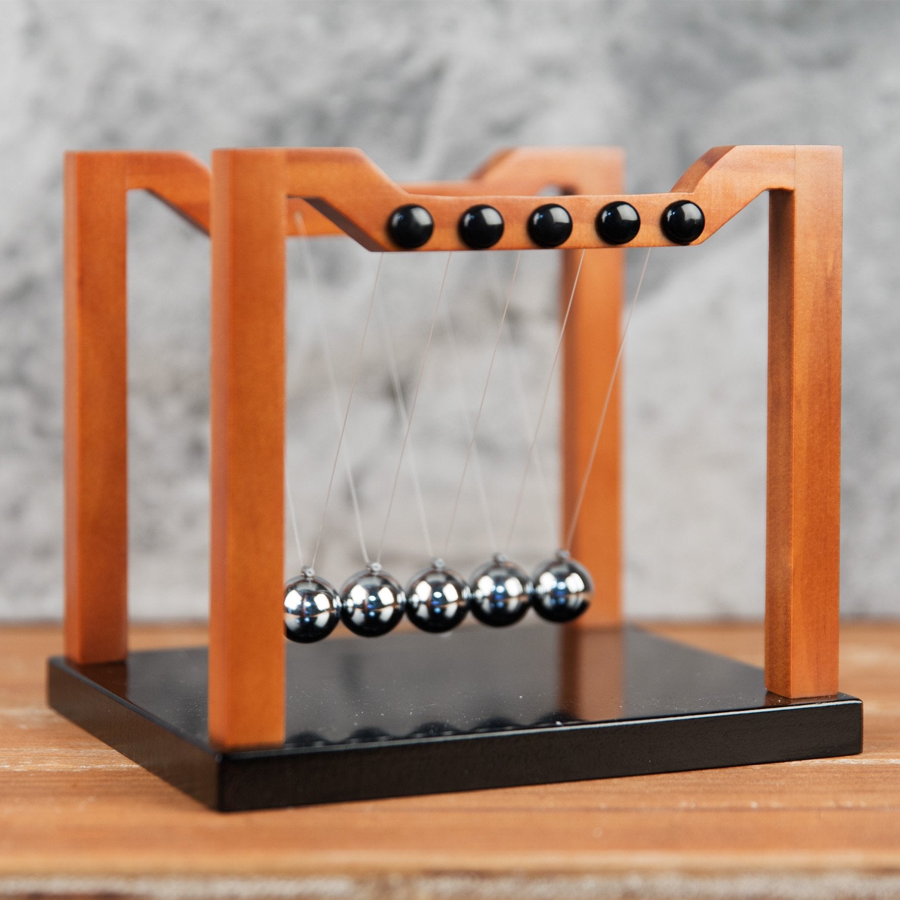 Harvey Makin Collection – Wood Effect Newton's Cradle