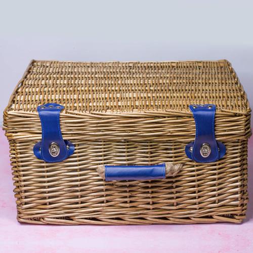 Executive Willow Picnic Basket For Two with Blanket